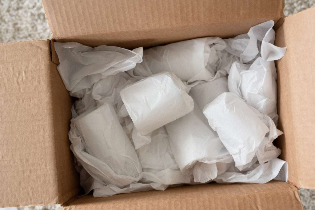 Packing tips for moving house UK | Packing glasses